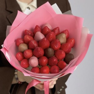 Букет из клубники праздничный день